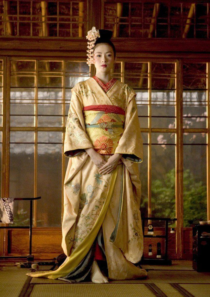 fantastiska Bild av flicka med traditionell kimono