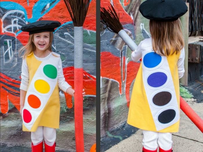 denne jenta er kledd som malere tilbehør - DIY karneval kostyme