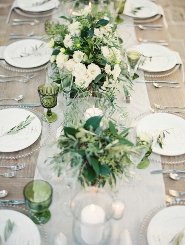 slávnostná výzdoba stola s prácou kvetmi-on-the-tabuľky