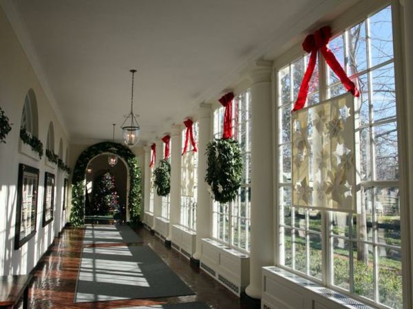 Fensterdeko-do-christmas-in-długim korytarzu