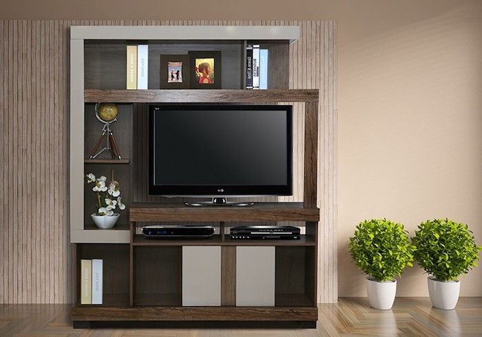 tv muur unit wanddecoraties bruine en zwarte kleuren combineren twee bloempotten aan de zijkant