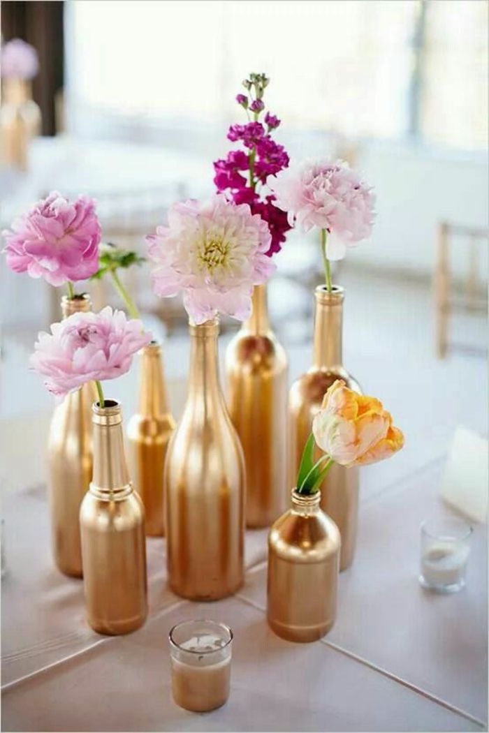 deko lipdukai, diy apdaila, aukso vazos iš stiklo butelių, rožinės gėlės
