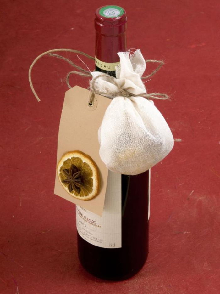 dekorera vinflaska, flaskhängare med apelsin och vanilj, aromssäck