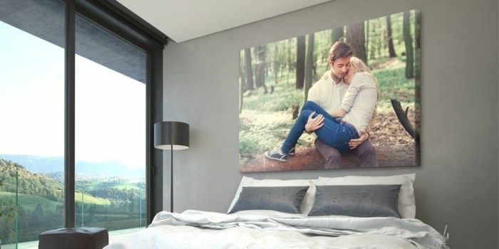 foto-xxl yatak odalı-Lein-doğa-dağlar-pencere-çift kişilik yatak görünümlü gri
