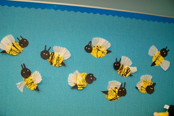 de primăvară-grădiniță-lipit-hârtie-albine-o imagine foarte frumos