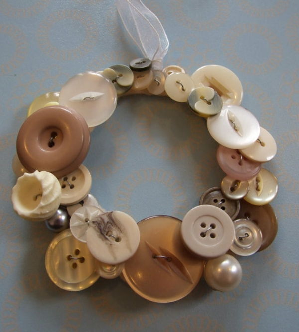 kvinnors smycken-gör-själv-tinkering-med-knappar-enkla idéer