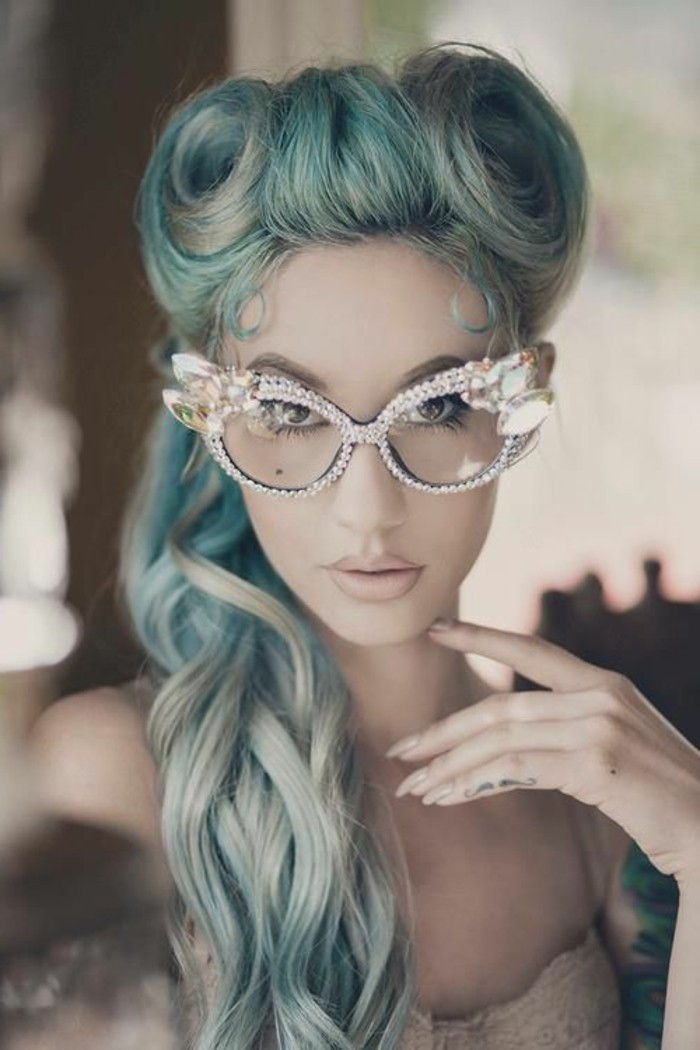 penteados-women-longo azul-hair-rock billy-styling