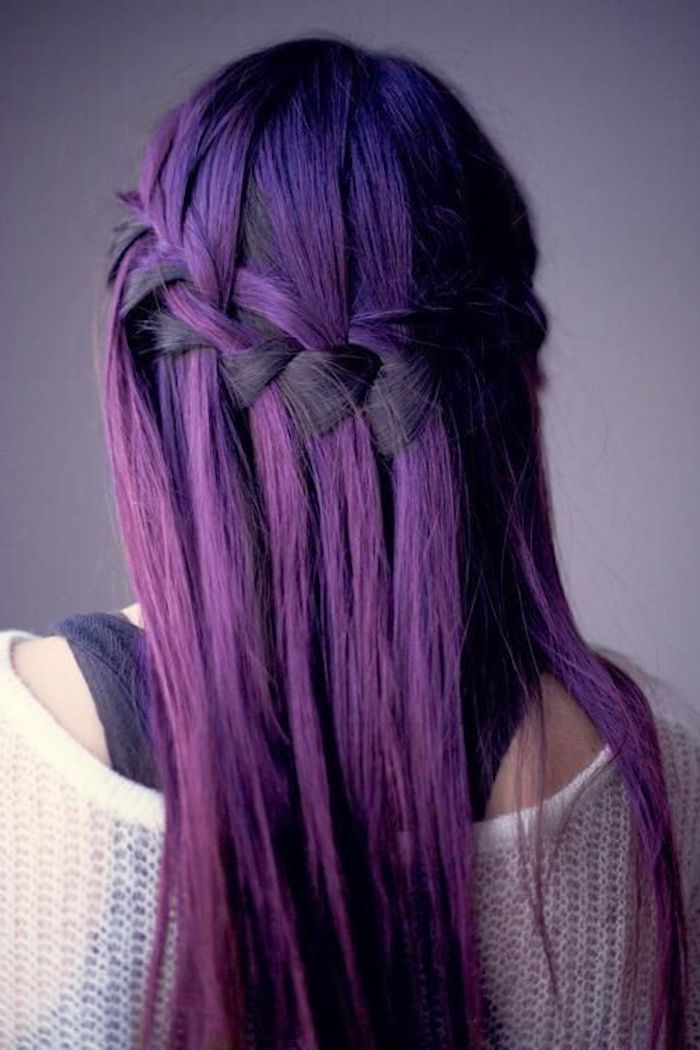 vėsios šukuosenos, šiuolaikinės plaukų spalvos, violetinės plaukai, nertiniai