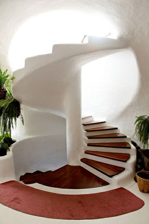 leto-ustvarjalno-design-belo-notranje stopnišče