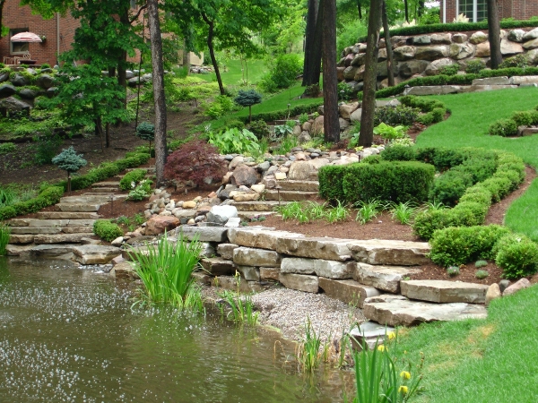 vrt-s-ribnik-vrt-stopnice-samozaposlene-lepo naravno okolje