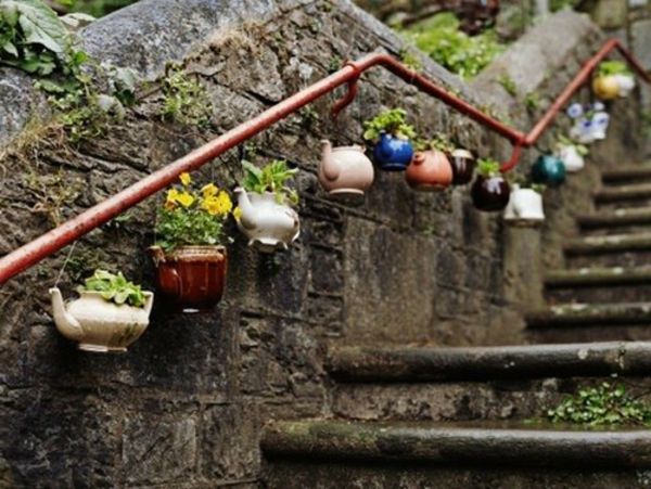 grădină deco-floare-oale-lângă-scări-agățat - exemplu interesant