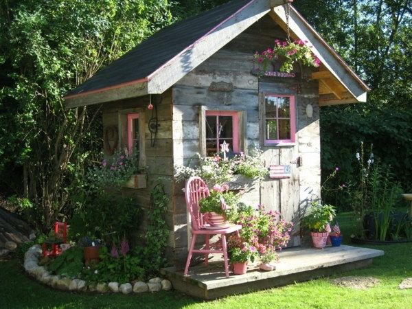 Gartenhaus-rybník-Asia-zeleň-pink-wood-panel-frame