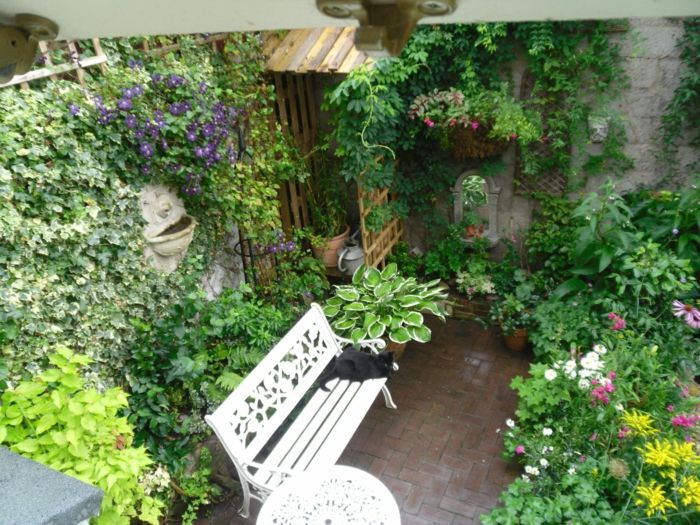 bahçe fikirler-küçük-bahçeler-güzel-Sitzecke için