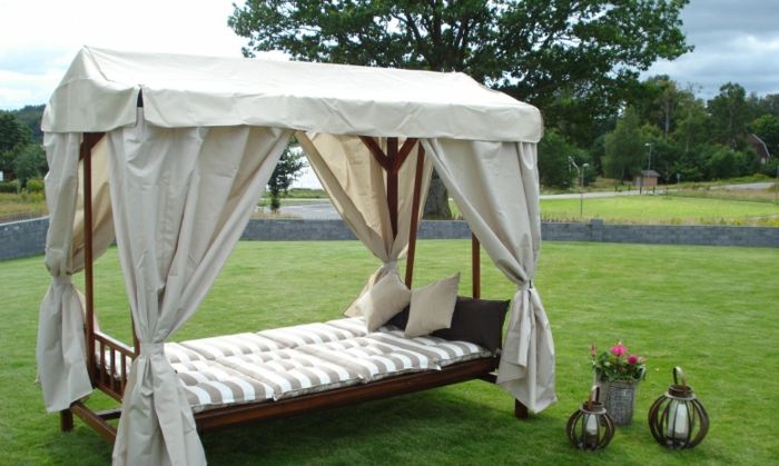 jardim de swing-out cortinas de dois madeira pillow-cama e deco-