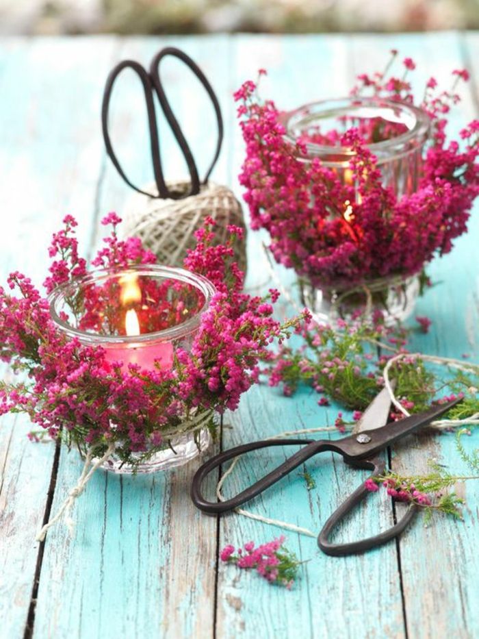 lino laidas, stiklo laikiklis pagamintas iš rožinės gėlių puoštos stiklo