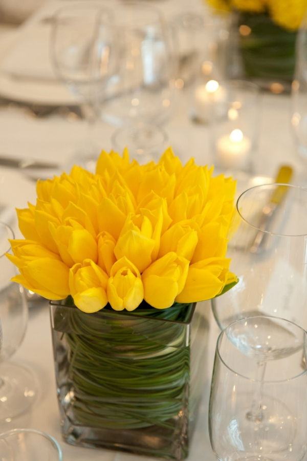gul - Table Decoration med tulipaner
