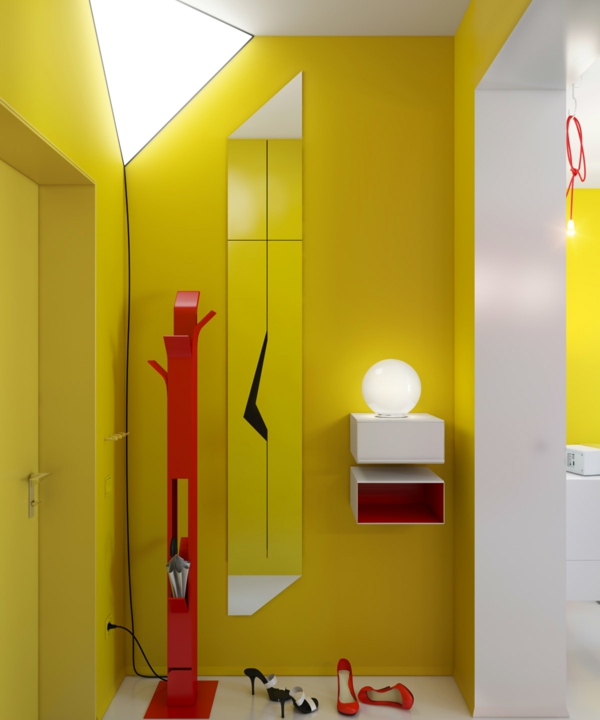 corridoio giallo dal design stravagante