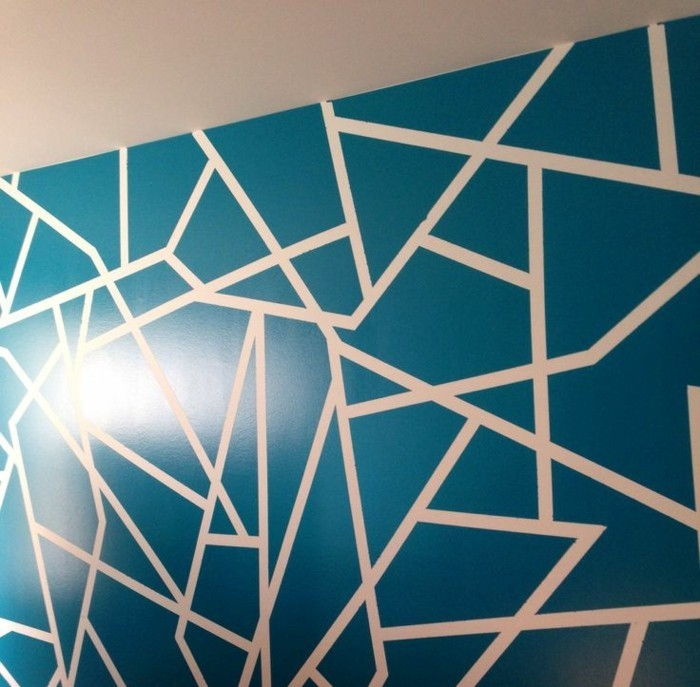 Geometrik şekil-of-the-duvar şekli mavi-beyaz rasgele hatları oymak