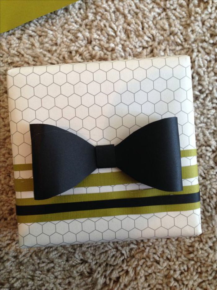 en svart slips - stilig emballasje for en mann gaver emballasje ideer