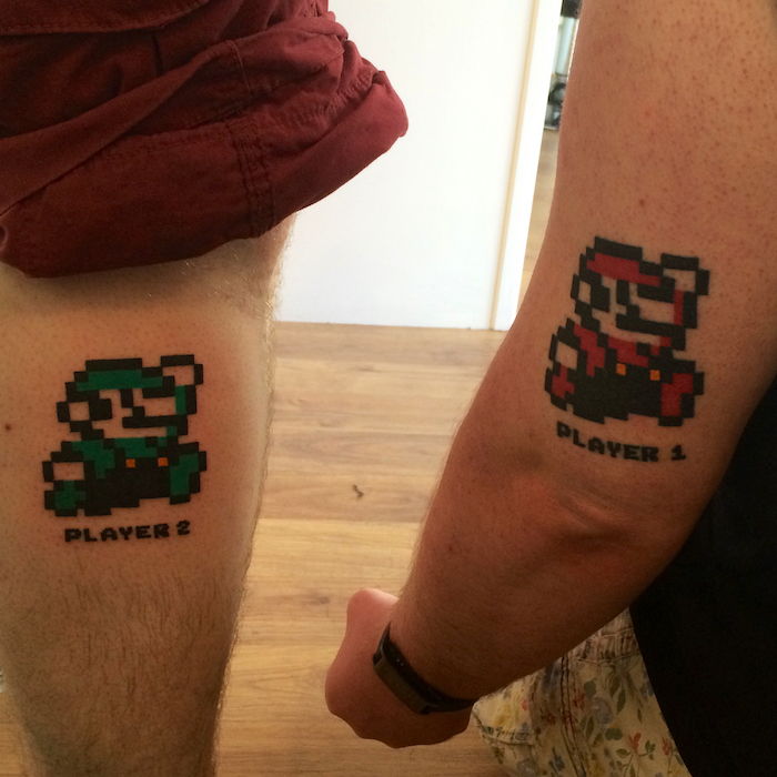 Bratje znaki Mario Bros Luigi in Mario kot tetovažo dveh bratov na roki in nogi