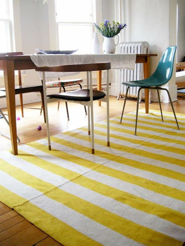 dryžuotas geltonas kilimas valgomasis dizaino idėjos