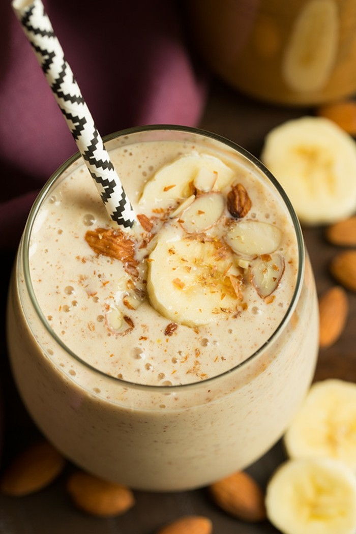 Zdrowe-pyszne-food-kalorii recepty-przyprawione-banan-migdałowy smoothie