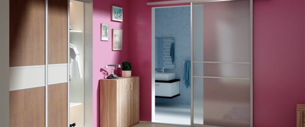 steklena drsna vrata-kopalnica-hodnik-samogradnja - slika na steni