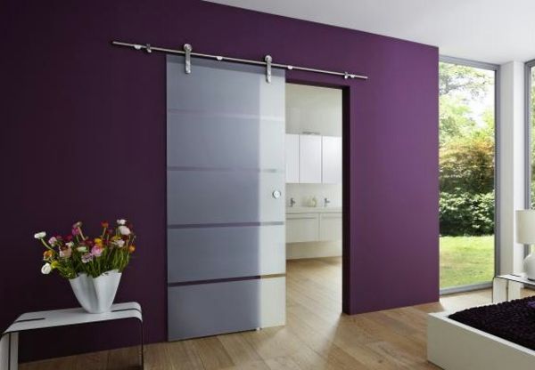 sliding-doors-self-build-purple-wall - deco di fiori