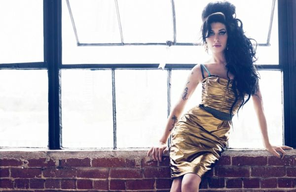 Golden-Rockabilly suknelė Amy Winehouse langas