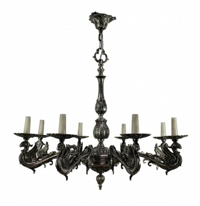Gothic-style kovinski lestenec za osem žara v obliki žarnice