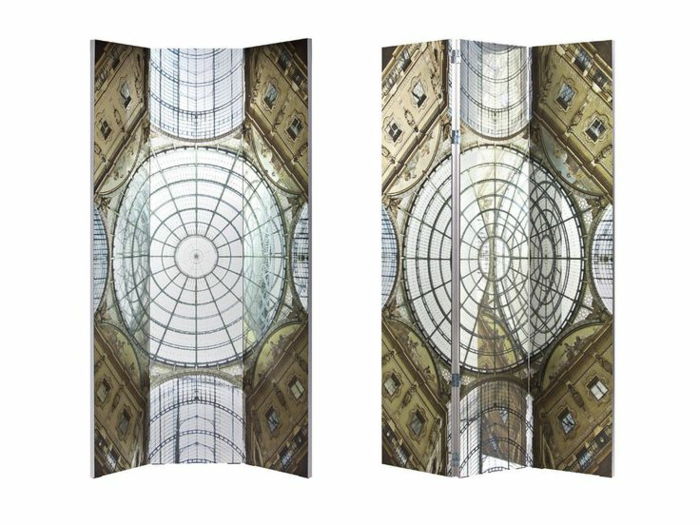 pregrada optičnega prostora z gotičnim delilnikom iz stekla s tiskanimi, katedralnimi motivi