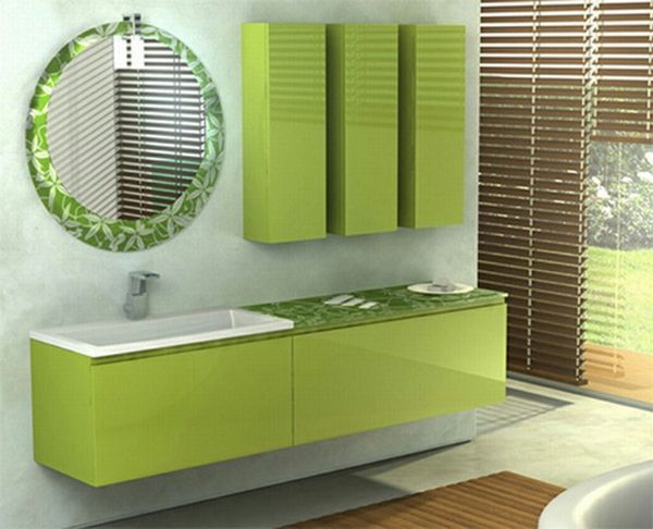 zeleno-pohištvo-v-kopalnici-žaluzije