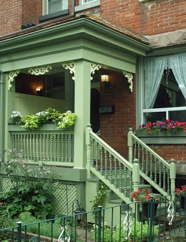 zeleno-house-z-zunanje stopnice iz lesa