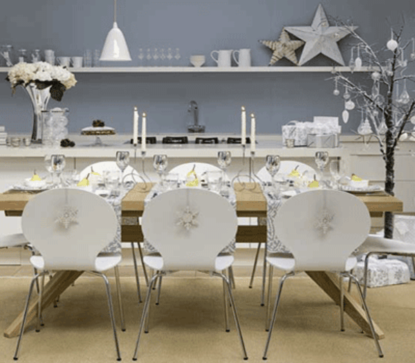 bela božična dekoracija - v elegantni jedilnici