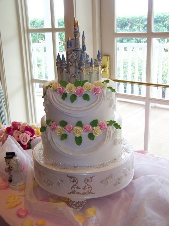 velika poročna torta-v-Disney stil