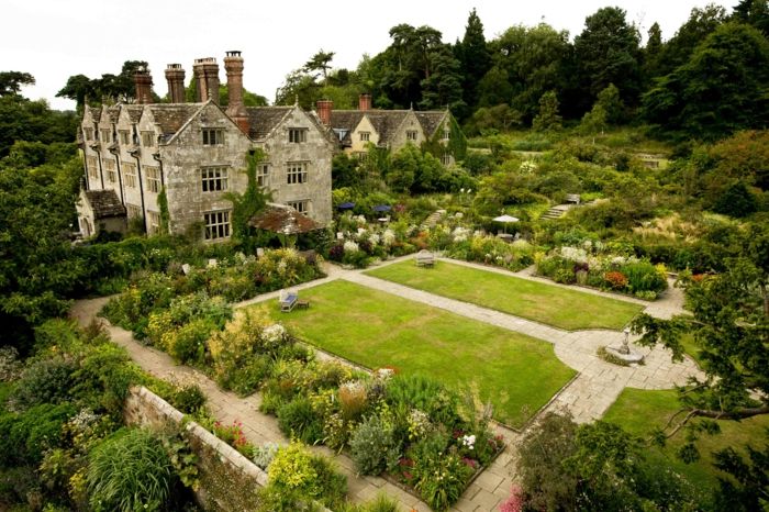 grandes de casas-britânica Garden Meadow ordenou flores aristocráticas