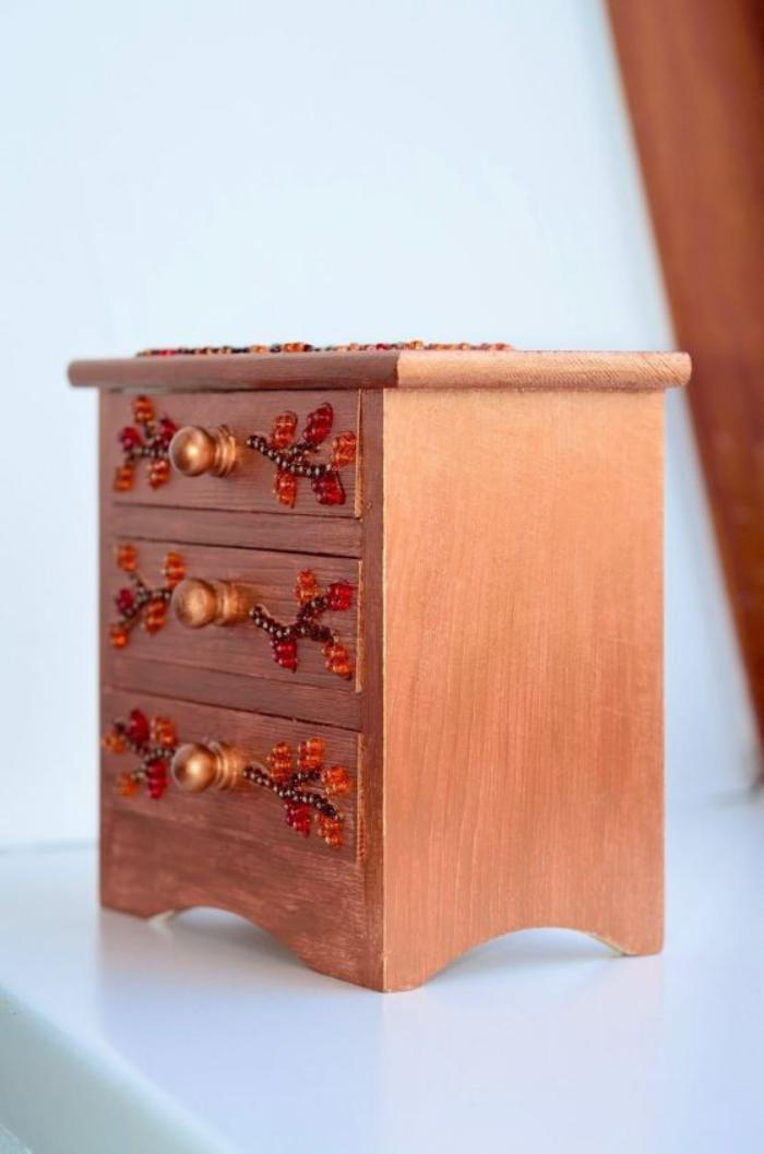 trä smyckeskrin med lådor och-vacker dekoration