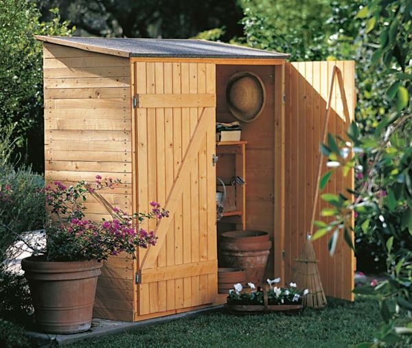 pra-praktyczny zaprojektowany ogród-szafka-z-drewna