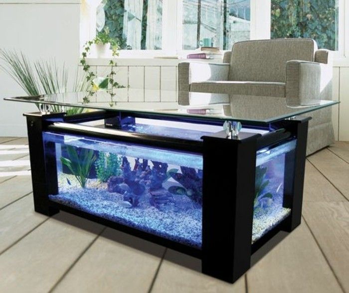 Groser kvadratmeter akvarium-blue-vatten-stenar akvarium bord vardagsrum-trägolv Soft-stol