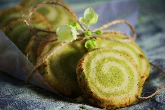 groene thee-matcha-spiralfoermige-cookies-with-matcha-cream-geschenken-van-de-keuken-gezond en