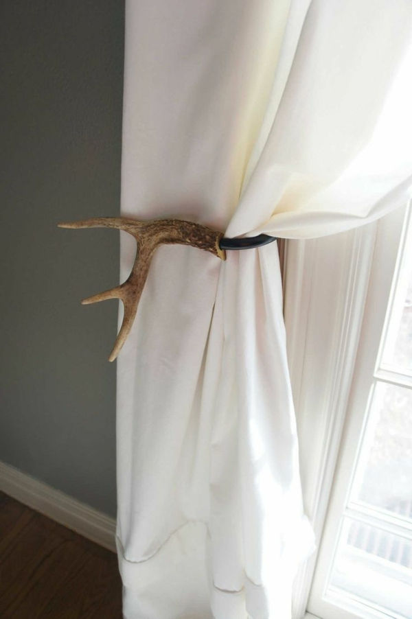 Elemento de madeira deco como uma ideia criativa para cortinas