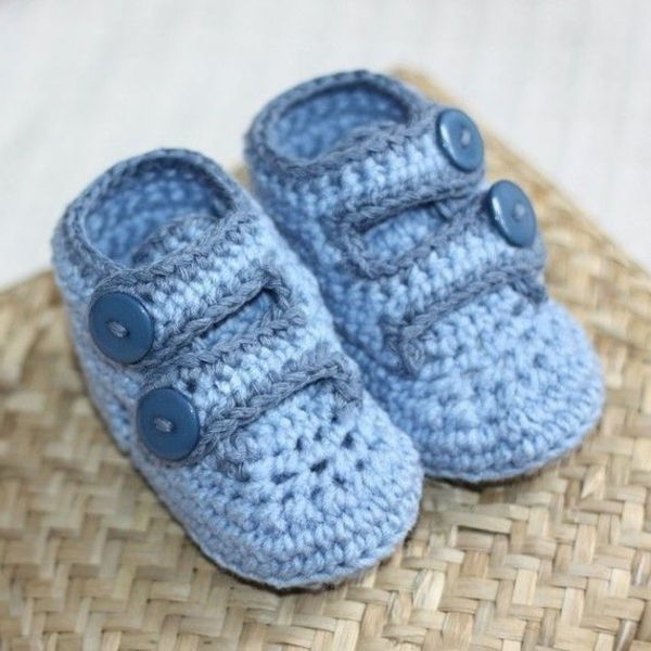 virka blå för-baby-virka-baby skor-med-vackra-design-in