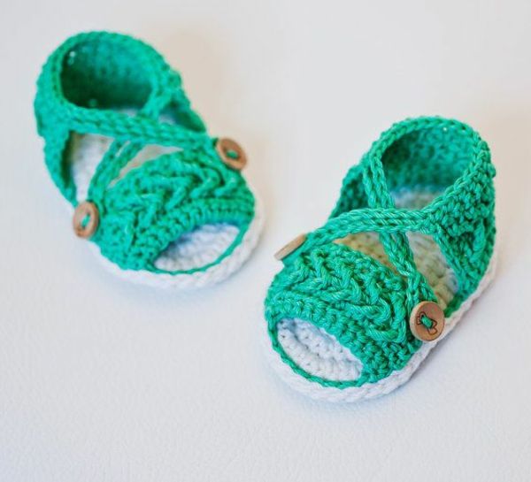 virka grönt för-baby-virka-baby skor-med-vackra-design-in