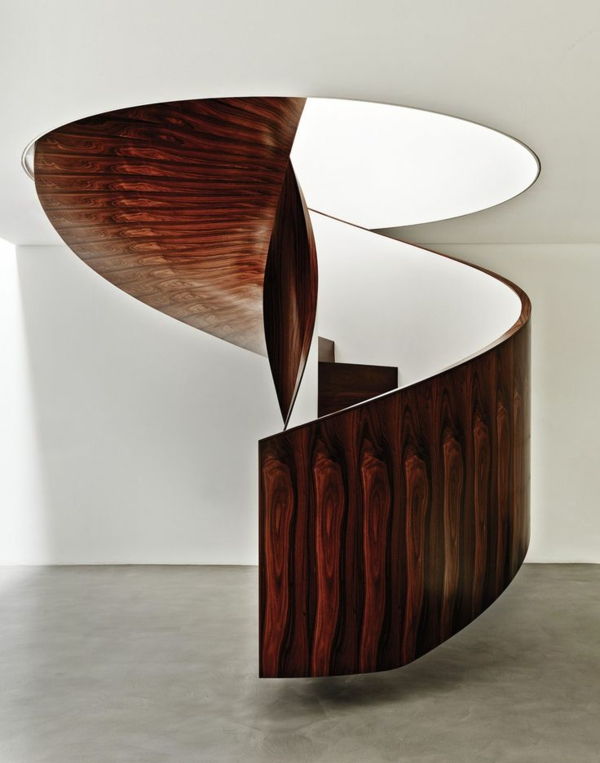 leseno spiralno stopnišče-z-izviren dizajn