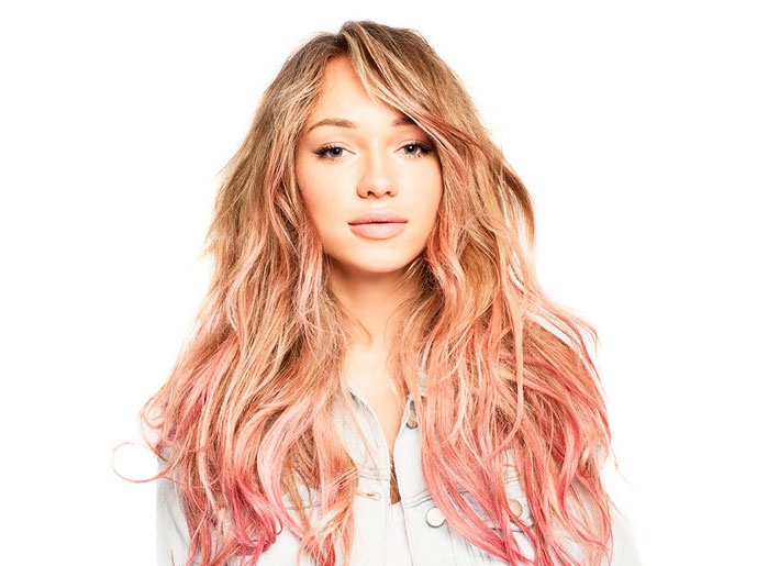 hår rosa toner, langt lysebrunt hår med blonde høydepunkter og rosa tips