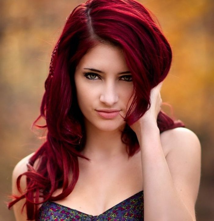 plaukų spalva, raudona ir graži-niuansas-in-violetinė