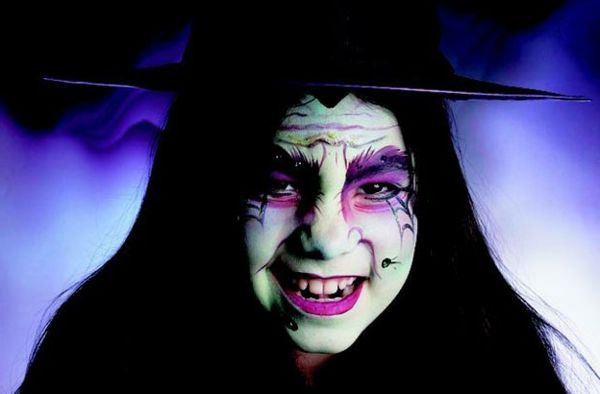 Halloween ličila ideje čarovnica-vijolično-ozadje