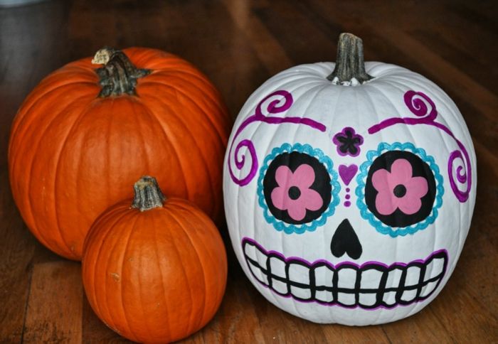 Pintar abóboras, fazer uma cara assustadora, fazer a sua própria decoração de Halloween, DIY para crianças e adultos