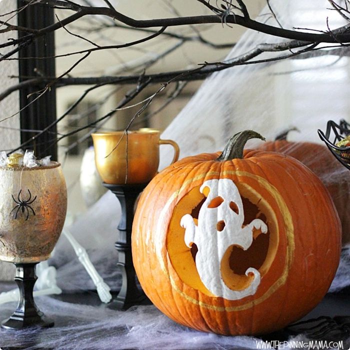 Oca e esculpir abóbora, gravar fantasma, fazer decoração de halloween assustador se