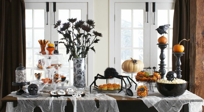Decoração de mesa de Halloween, flores negras, corvo e crânio, biscoitos de comida de festa e pipoca